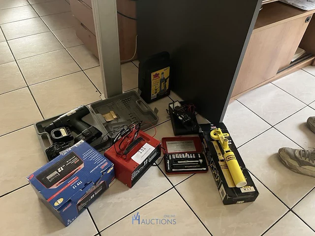 Partij divers werkmateriaal - afbeelding 1 van  8
