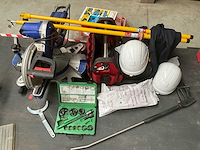 Partij divers werkplaatsgereedschap – afkortzaag en toebehoren - afbeelding 2 van  3