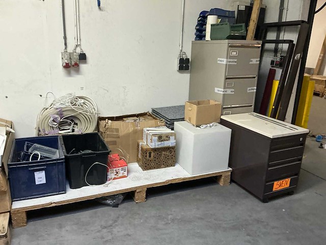 Partij divers - afbeelding 1 van  4