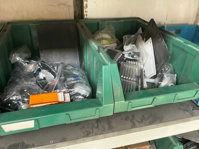Partij diverse aanhangwagen onderdelen en accessoires - afbeelding 9 van  31
