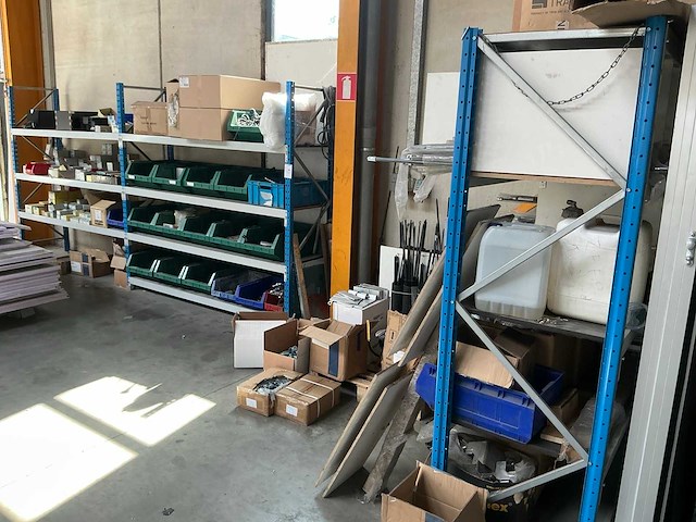 Partij diverse aanhangwagen onderdelen en accessoires - afbeelding 1 van  31