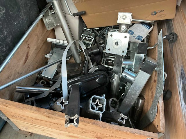 Partij diverse aanhangwagen onderdelen en accessoires - afbeelding 4 van  15