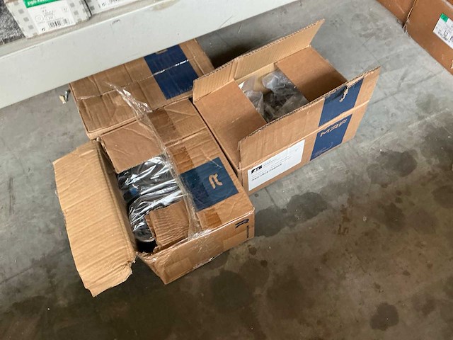 Partij diverse aanhangwagen onderdelen en accessoires - afbeelding 3 van  31