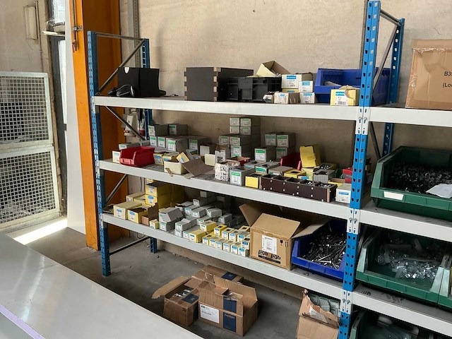 Partij diverse aanhangwagen onderdelen en accessoires - afbeelding 12 van  31