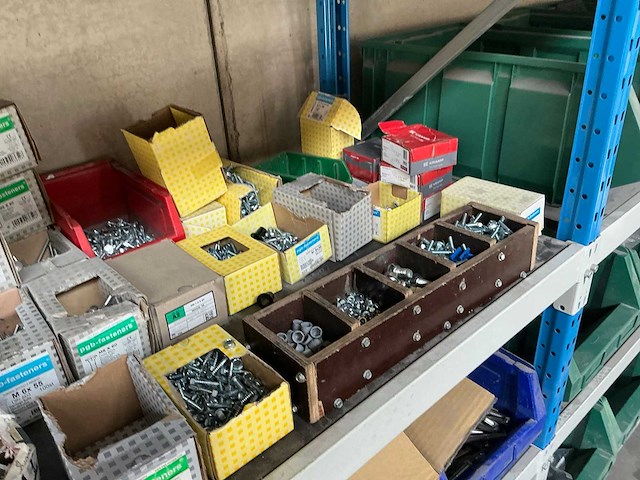 Partij diverse aanhangwagen onderdelen en accessoires - afbeelding 30 van  31
