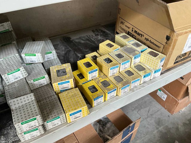 Partij diverse aanhangwagen onderdelen en accessoires - afbeelding 31 van  31