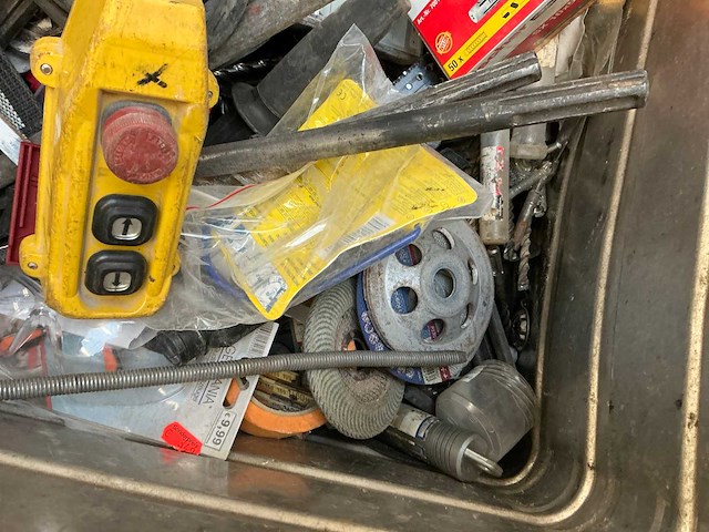 Partij diverse aannemersbenodigdheden - afbeelding 7 van  9