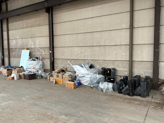 Partij diverse aannemersmateriaal - afbeelding 1 van  20