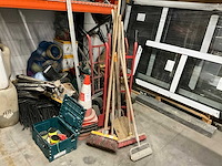Partij diverse aannemersmaterialen - afbeelding 1 van  8