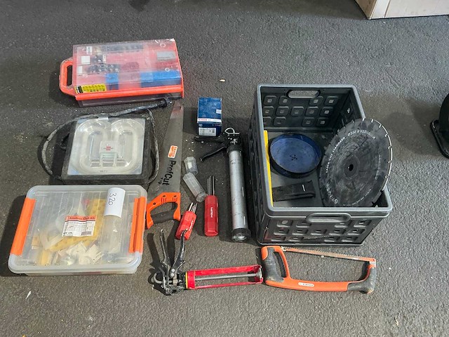 Partij diverse aannemersmaterialen - afbeelding 1 van  5