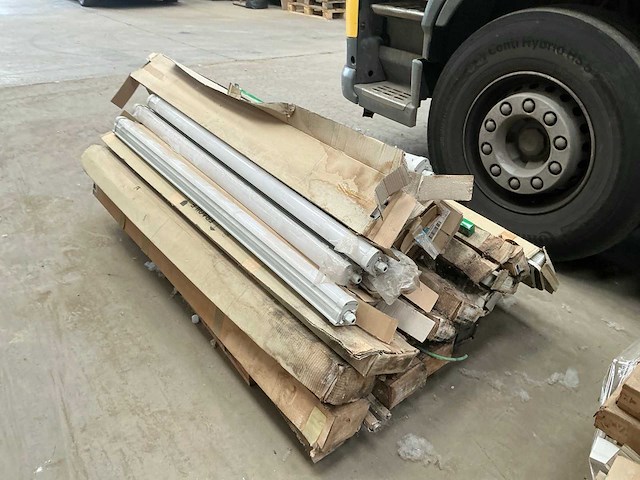 Partij diverse aannemersmaterialen - afbeelding 2 van  4