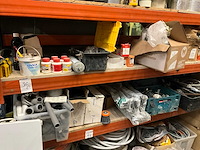 Partij diverse aannmersmaterialen - afbeelding 1 van  12