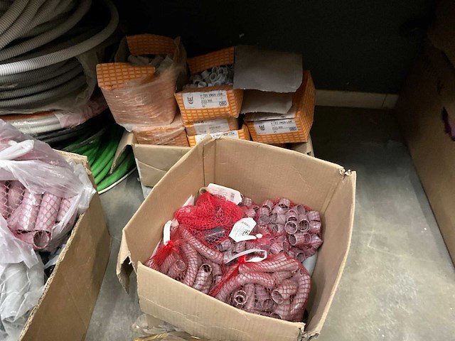 Partij diverse aannmersmaterialen - afbeelding 4 van  5