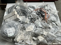 Partij diverse aansluitkabels - afbeelding 1 van  2