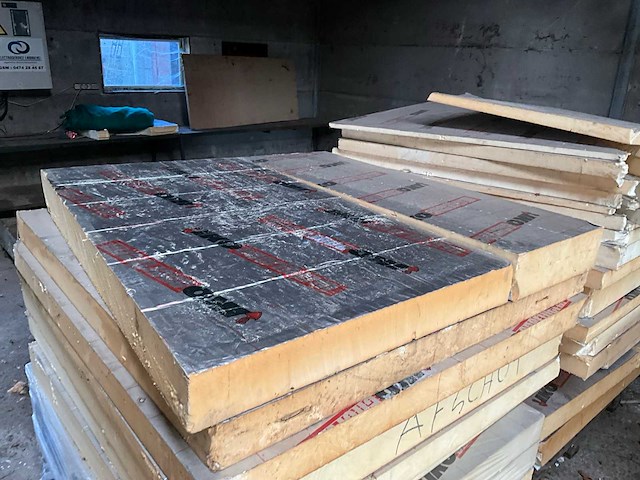 Partij diverse afschot isolatie panelen waaronder iko - afbeelding 2 van  4