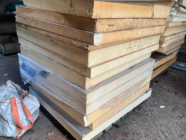 Partij diverse afschot isolatie panelen waaronder iko - afbeelding 3 van  4