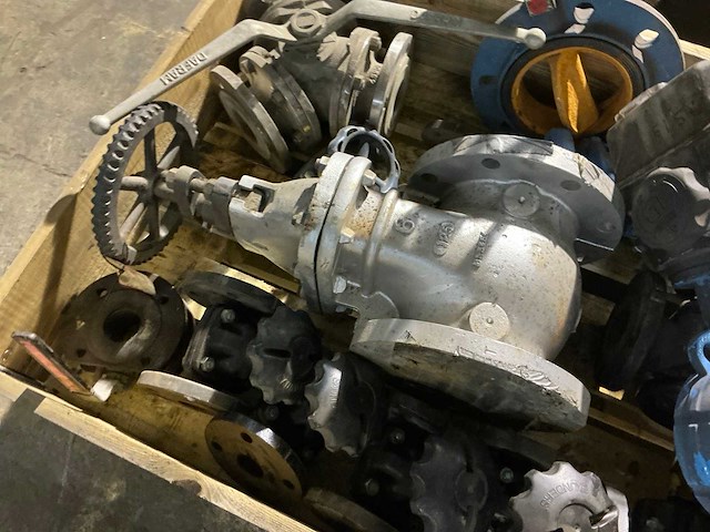 Partij diverse afsluiters - afbeelding 2 van  4