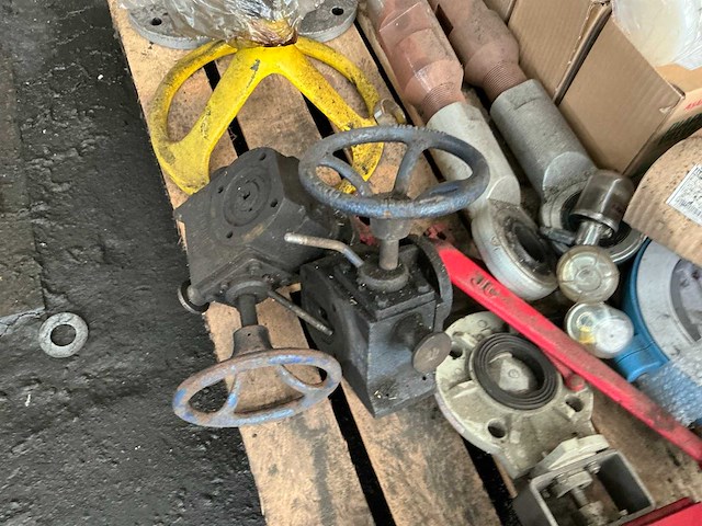 Partij diverse afsluiters - afbeelding 4 van  8