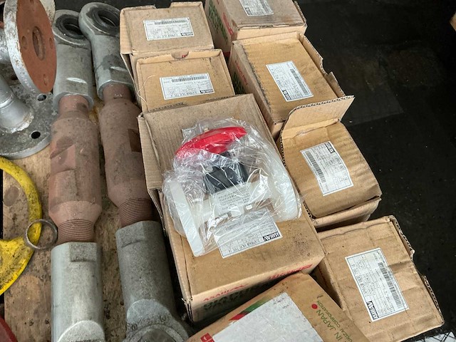 Partij diverse afsluiters - afbeelding 6 van  8