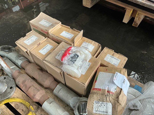 Partij diverse afsluiters - afbeelding 7 van  8