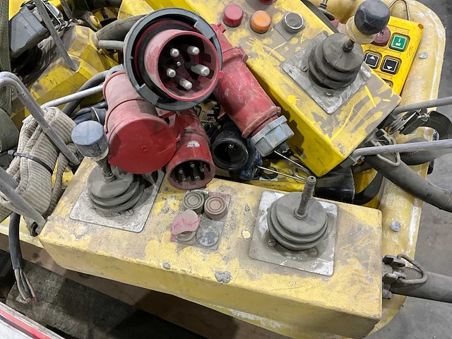 Partij diverse afstandsbedieningen en toebehoren - afbeelding 5 van  16