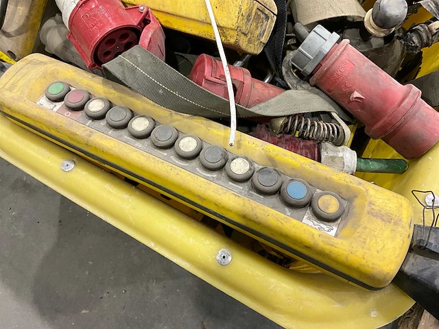 Partij diverse afstandsbedieningen en toebehoren - afbeelding 12 van  16