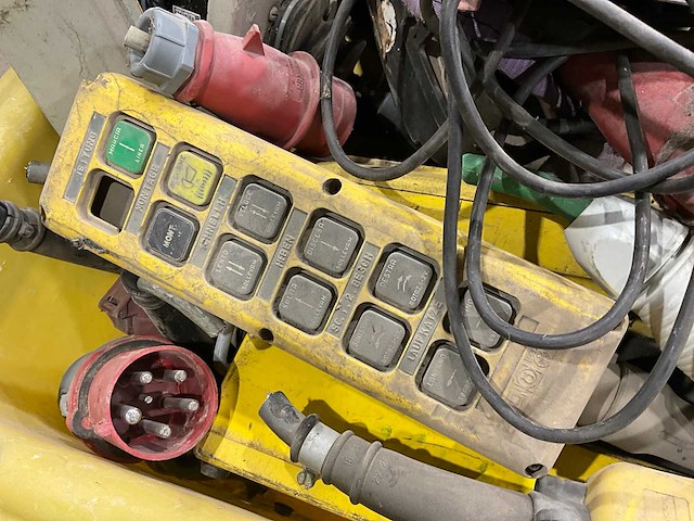 Partij diverse afstandsbedieningen en toebehoren - afbeelding 13 van  16