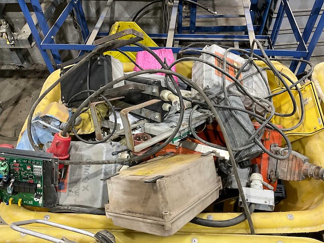 Partij diverse afstandsbedieningen en toebehoren - afbeelding 15 van  16