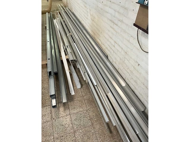 Partij diverse alu profielen (30x) en 10x metal stud - afbeelding 3 van  9