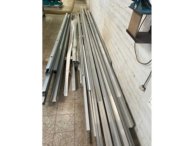 Partij diverse alu profielen (30x) en 10x metal stud - afbeelding 4 van  9