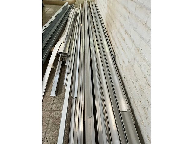 Partij diverse alu profielen (30x) en 10x metal stud - afbeelding 8 van  9