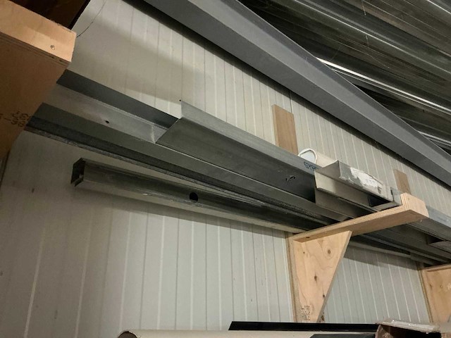 Partij diverse aluminium en pvc profielen - afbeelding 8 van  13