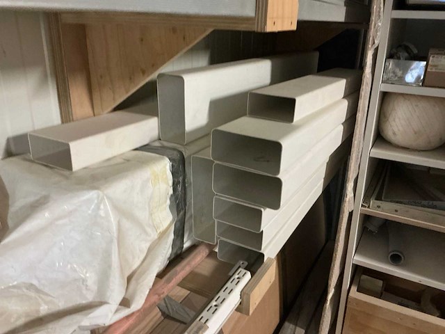Partij diverse aluminium en pvc profielen - afbeelding 12 van  13
