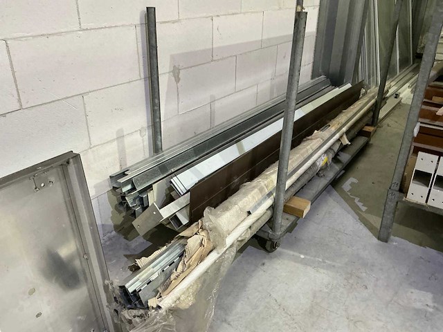 Partij diverse aluminiumplaten / profielen - afbeelding 6 van  10