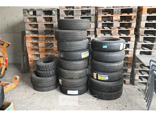 Partij diverse autobanden - afbeelding 1 van  8