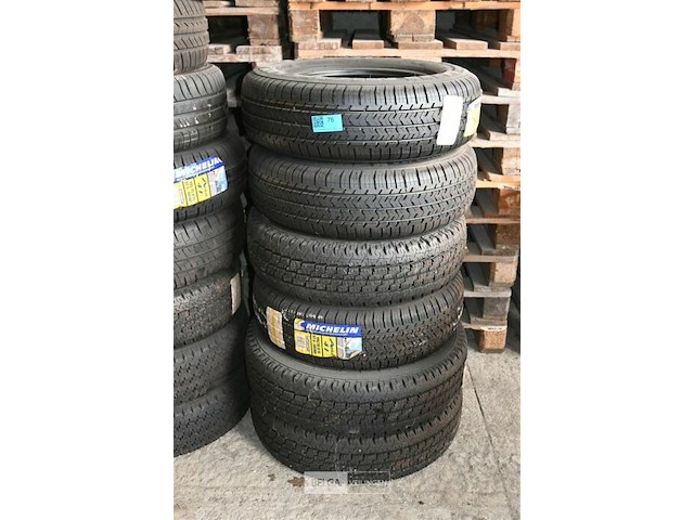 Partij diverse autobanden - afbeelding 2 van  8