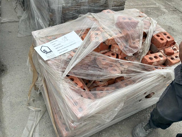 Partij diverse bakstenen - afbeelding 1 van  20