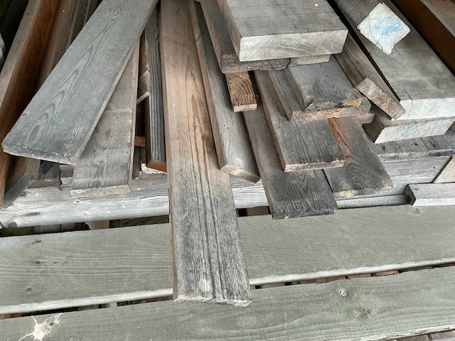 Partij diverse balken en planken - afbeelding 2 van  8