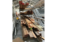 Partij diverse balken, planken en latten - afbeelding 2 van  9
