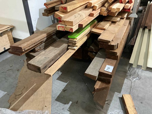 Partij diverse balken, planken en latten - afbeelding 4 van  9