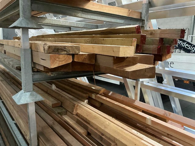 Partij diverse balken, planken en latten - afbeelding 7 van  9