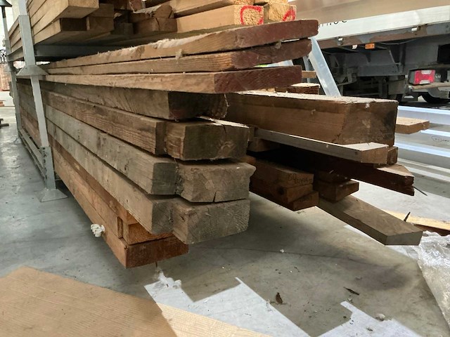 Partij diverse balken, planken en latten - afbeelding 9 van  9