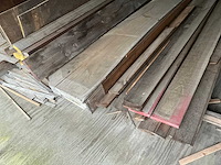 Partij diverse balken, planken en schaaldelen - afbeelding 1 van  9
