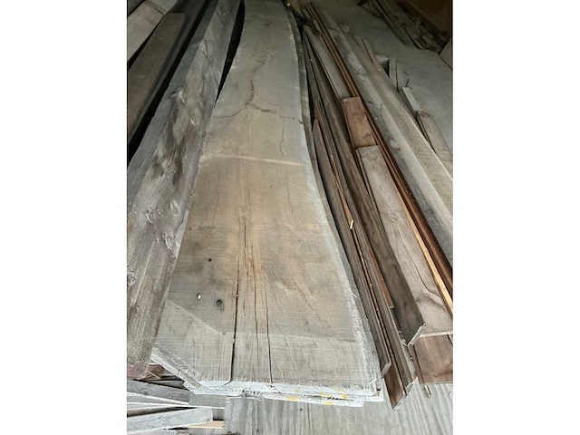 Partij diverse balken, planken en schaaldelen - afbeelding 3 van  9