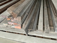 Partij diverse balken, planken en schaaldelen - afbeelding 3 van  9