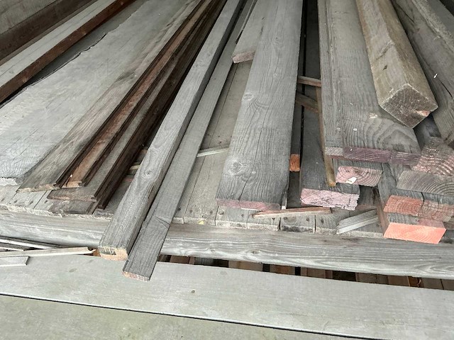 Partij diverse balken, planken en schaaldelen - afbeelding 4 van  9