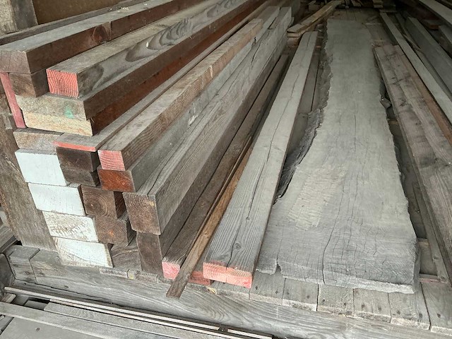 Partij diverse balken, planken en schaaldelen - afbeelding 5 van  9