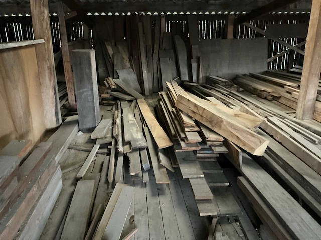 Partij diverse balken, planken en schaaldelen - afbeelding 7 van  9