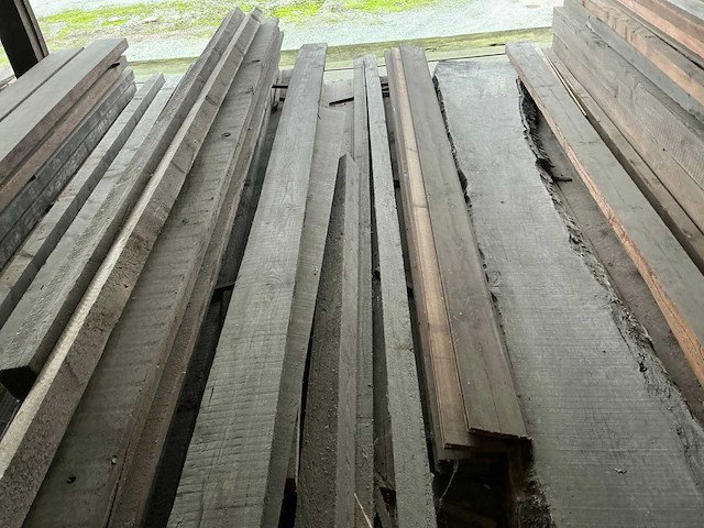 Partij diverse balken, planken en schaaldelen - afbeelding 9 van  9