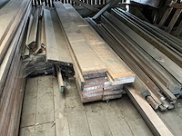 Partij diverse balken, planken en schaaldelen - afbeelding 4 van  13